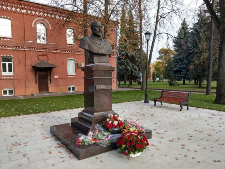 На территории Алексеевской психиатрической больницы открыли памятник Николаю Александровичу Алексееву