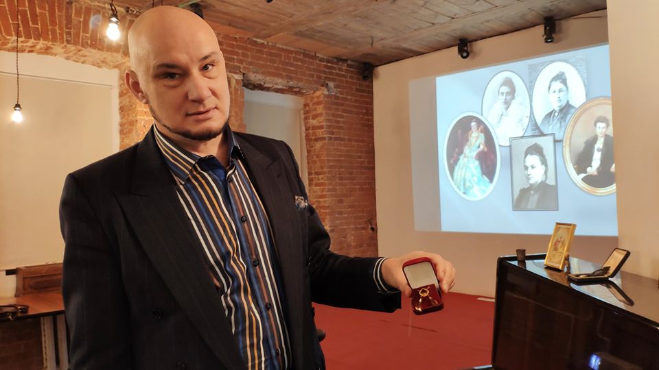 В преддверии весеннего праздника в нашем музее состоялась очередная лекция Дмитрия Петровича Абрикосова  "Женщины в купечестве".