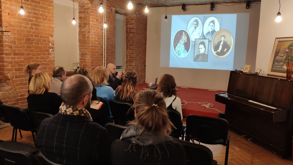 В преддверии весеннего праздника в нашем музее состоялась очередная лекция Дмитрия Петровича Абрикосова  "Женщины в купечестве".