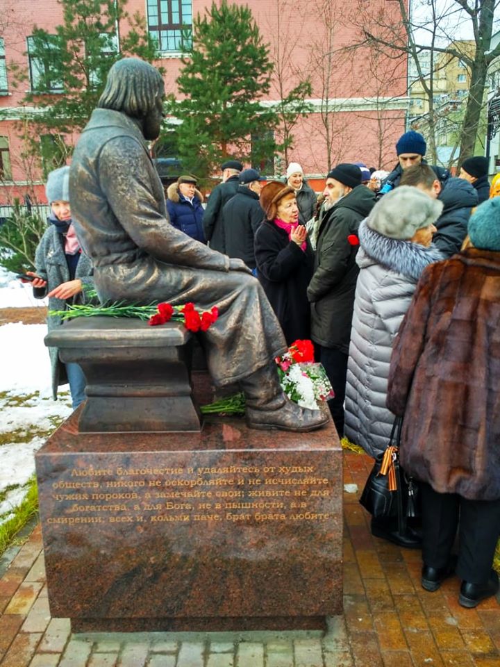 Сегодня в Москве в сквере Прохоровых в Большом Предтеченском переулке открыли памятник Василию Ивановичу Прохорову, основателю Трехгорной мануфактуры.