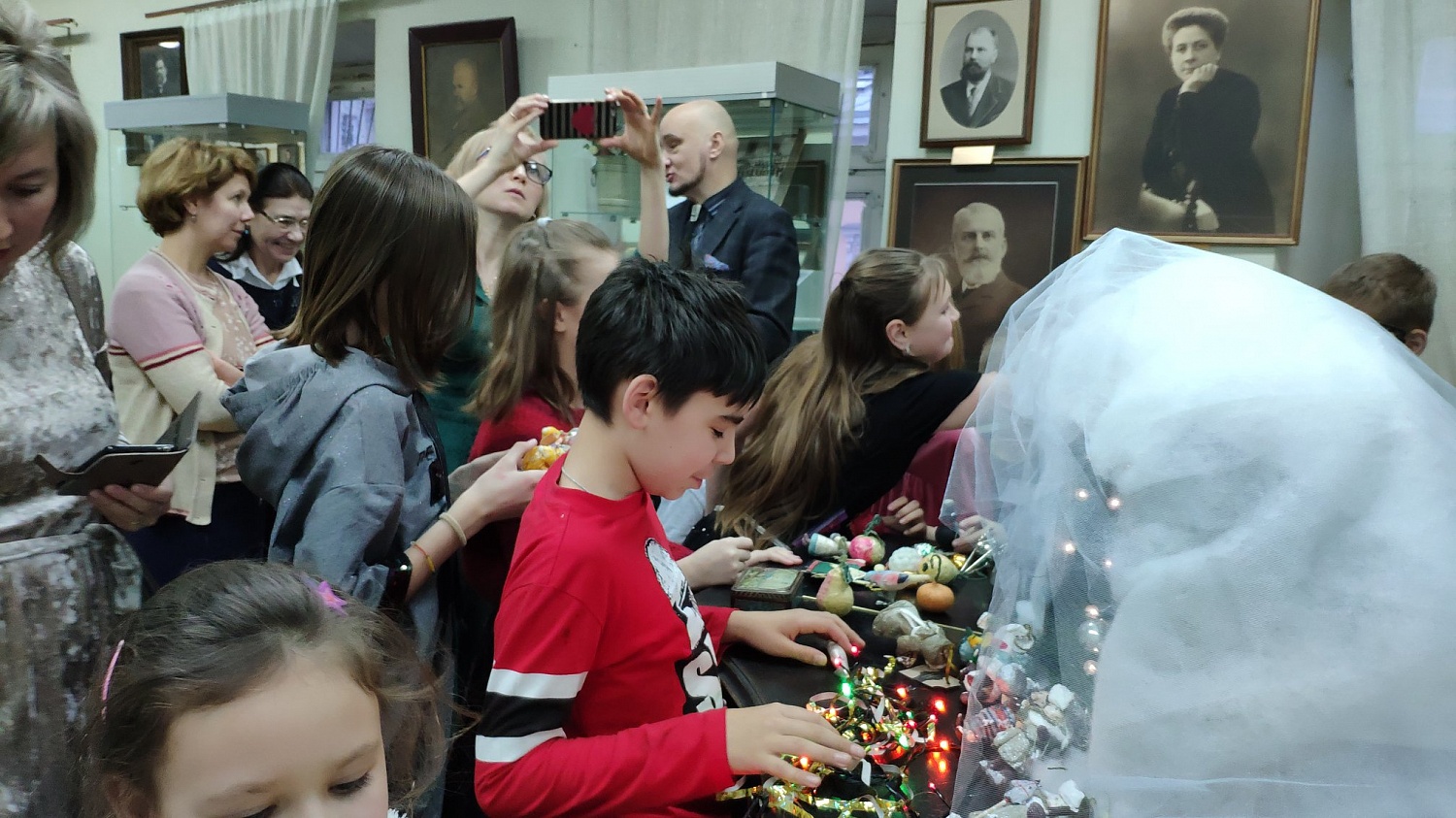 Рождественская программа "Удивление от Абрикосова на Рождественской елке" нравится и детям, и взрослым! 