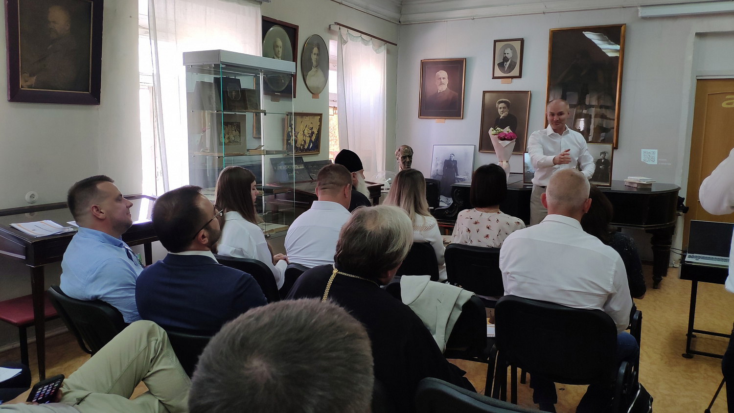 У нас в гостях Николай Николаевич Прянишников, потомок известных дореволюционных предпринимателей Оловянишниковых